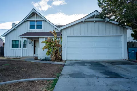 4883 N Effie St, Fresno, CA 93726