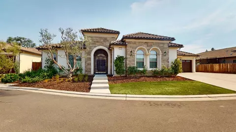 2754 Trenton Ave, Clovis, CA 93619