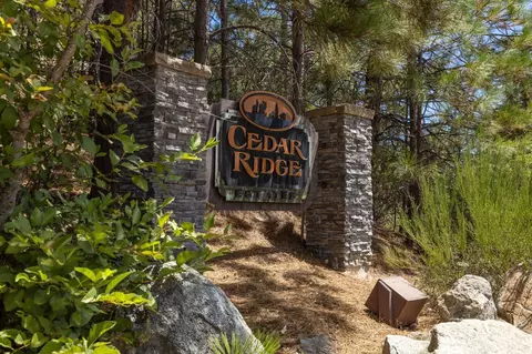 8 N Cedar Vista Cir, Bass Lake, CA 93604