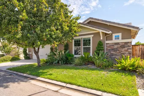 1619 N Piccadilly Ln, Clovis, CA 93619