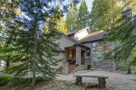 39620 Crest Point Ln, Shaver Lake, CA 93664