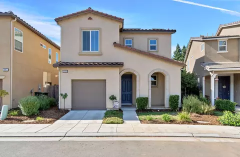 6033 E Peruna Way, Fresno, CA 93727