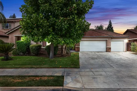 2841 Wrenwood Ave, Clovis, CA 93611