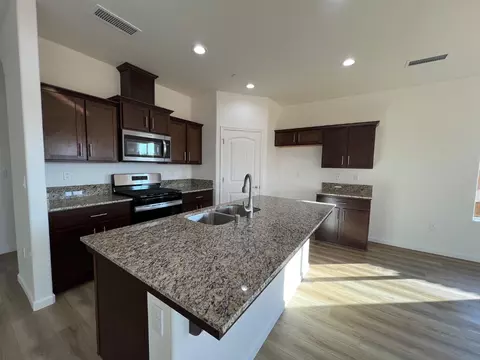 1452 Concord Way #LT 35, Dinuba, CA 93618