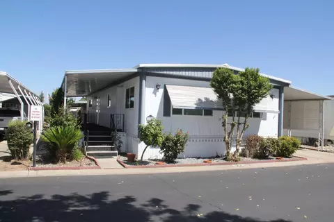 1001 Sylmar Ave #77, Clovis, CA 93612