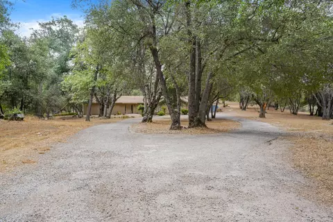 51152 Road 423, Oakhurst, CA 93644