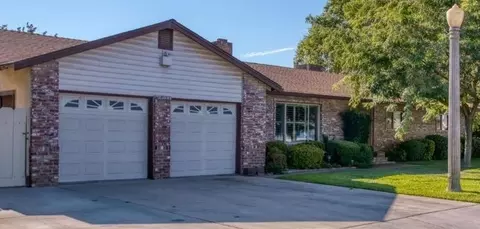417 N Schnoor Ave, Madera, CA 93637