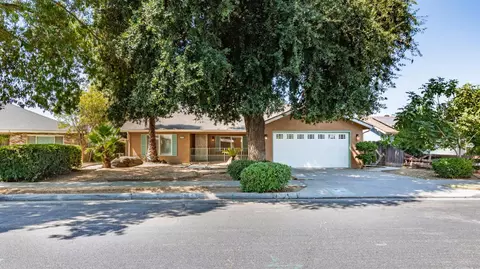 2612 Sandlewood Dr, Madera, CA 93637