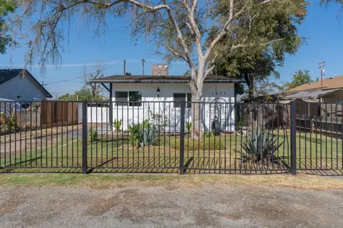1822 Hardcastle Ave, Hanford, CA 93230