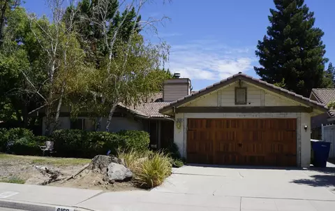 6168 N Carnegie Ave, Fresno, CA 93722