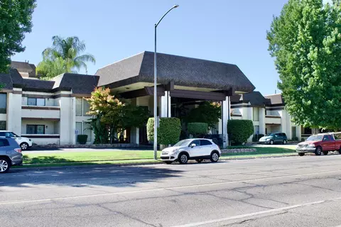 4919 N Millbrook Ave #120, Fresno, CA 93726