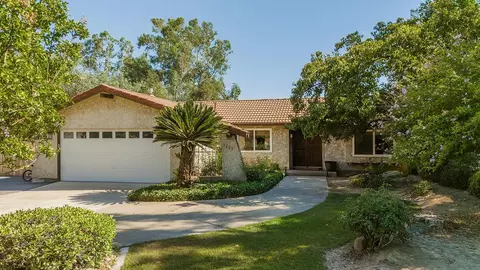 9429 Fairview Pl, Hanford, CA 93230