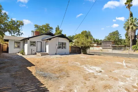 Exterior - 603 E Mildreda Ave, Fresno, CA 93701 photo 6 of 8