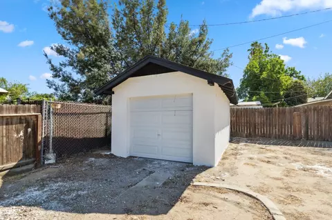 Exterior - 603 E Mildreda Ave, Fresno, CA 93701 photo 7 of 8