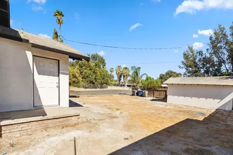 Exterior - 603 E Mildreda Ave, Fresno, CA 93701 photo 5 of 8