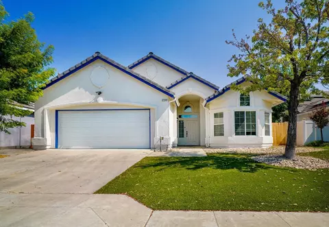 2786 Emerald Ave, Fresno, CA 93720