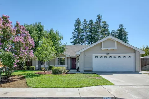 554 W Chennault, Clovis, CA 93611