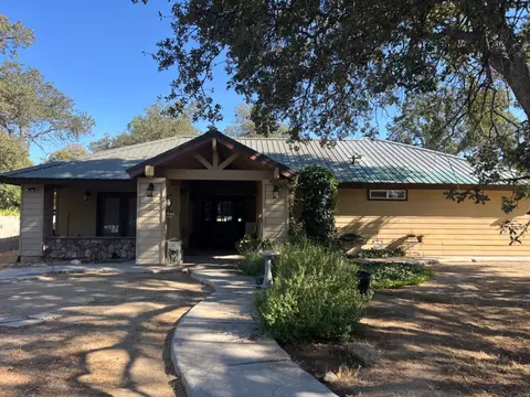 33945 Camelback Rd, Auberry, CA 93602