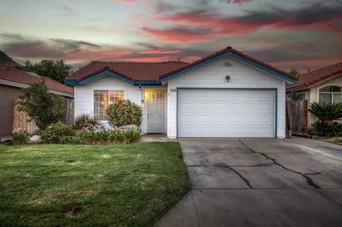 5758 W Vartikian Ave, Fresno, CA 93722