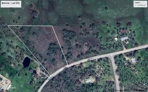 213 Bronco Ln, Squaw Valley, CA 93657