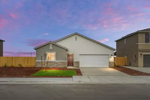 1376 W Marc Ave, Fowler, CA 93625