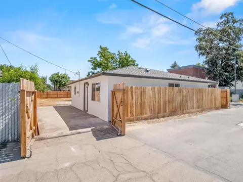 122 S 6th St, Fowler, CA 93625