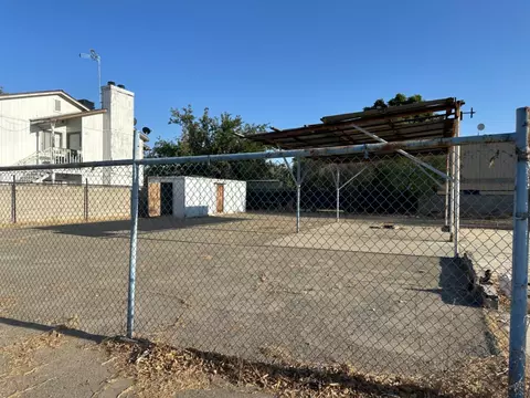 516 E Polk St, Coalinga, CA 93210 photo 1