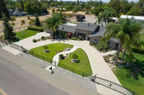 5445 Poinsetta Ave, Clovis, CA 93619
