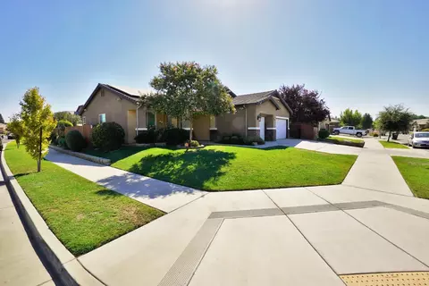 3000 SE Sunnyside Ct, Visalia, CA 93292
