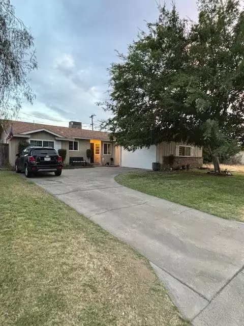 634 Rall Ave, Clovis, CA 93612