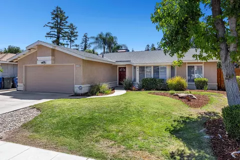 1174 Fremont Ave, Clovis, CA 93612