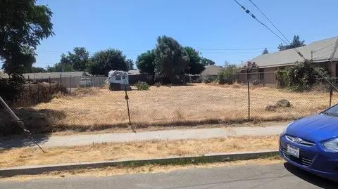 403 W Lorena Ave, Fresno, CA 93706