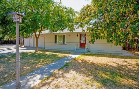 4611 N Vagedes Ave, Fresno, CA 93705