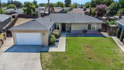 246 W Richert Ave, Clovis, CA 93612