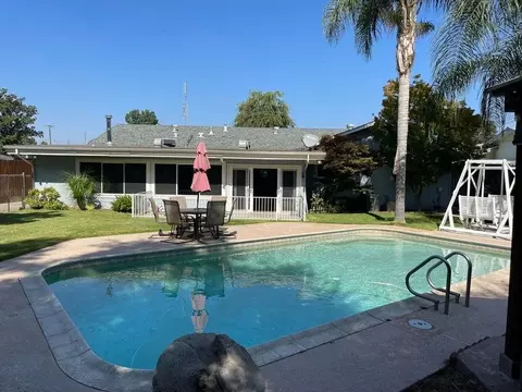 918 S Redwood Dr, Visalia, CA 93277