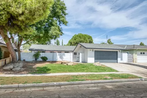 1510 W Holland Ave W, Fresno, CA 93705