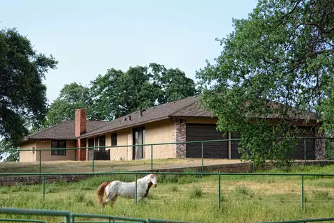 46570 Dry Creek Dr, Badger, CA 93603