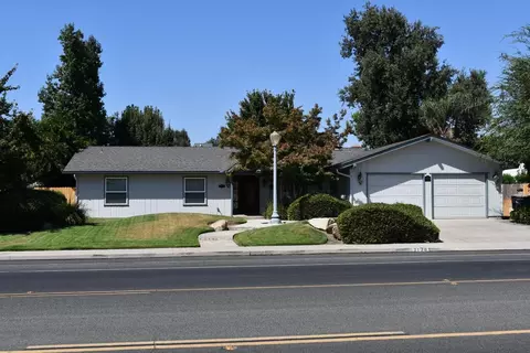3138 W Mill Creek Dr, Visalia, CA 93291