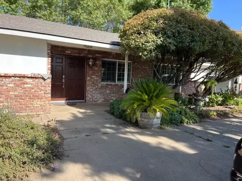 9568 S Academy Ave, Selma, CA 93662