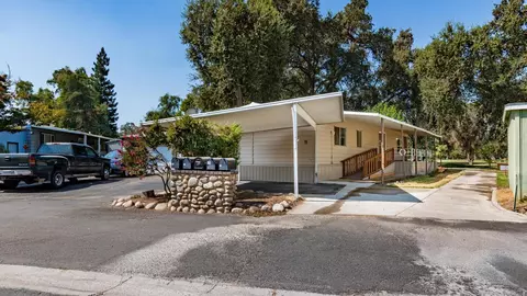 339 N Frankwood Ave #15, Sanger, CA 93657