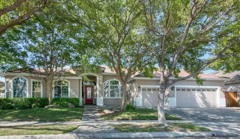 283 El Paso Ave, Clovis, CA 93611