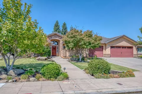 2960 Carson Ave, Clovis, CA 93611