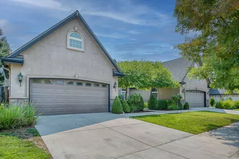 436 W Powers Ave, Clovis, CA 93619