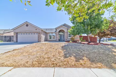 102 N Fairbanks Ave, Sanger, CA 93657