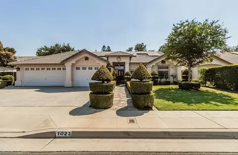 1023 N Karen Ave, Clovis, CA 93611