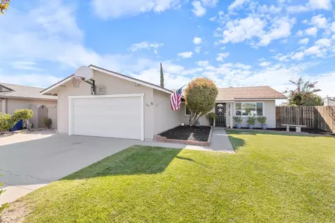 547 Meadow Ln, Kingsburg, CA 93631