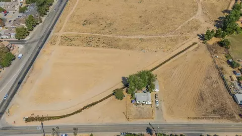 2750 N Valentine Ave, Fresno, CA 93722