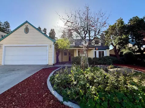 590 W El Paso Ave, Clovis, CA 93611