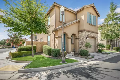 3282 Monviso Ln, Clovis, CA 93619