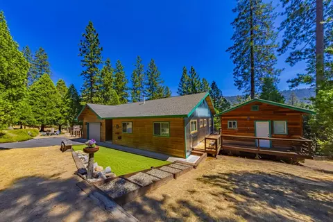 2402 Silver Doctor Rd, Mariposa, CA 95338